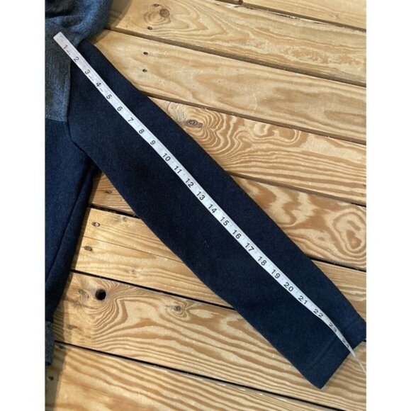 Patagonia Toggle Button Hooded Jacket Size Small Women’s Black - Picture 8 of 8